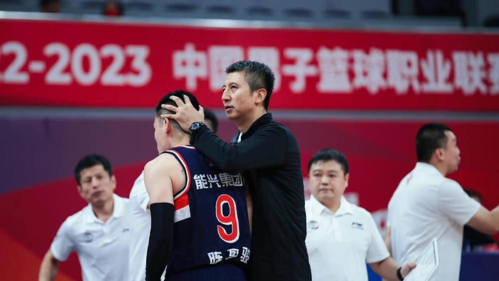 看点5：超强喜剧人阵容金句爆梗不断，快乐组团抵达影片中，常远、李诚儒、黄才伦等喜剧人频频金句爆梗，各种包袱轮番轰炸，欢笑连连